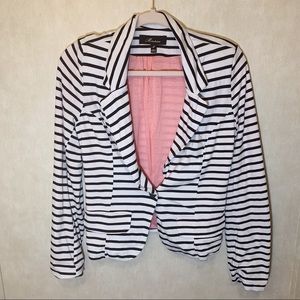 Monteau black and white blazer. Size M.